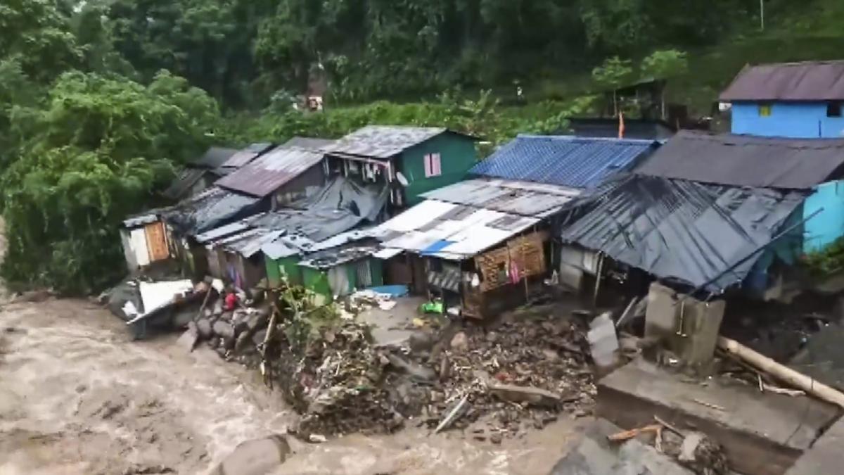 At least 20 killed as heavy rain triggers massive landslides in Darjeeling; CM Mamata to visit on October 6