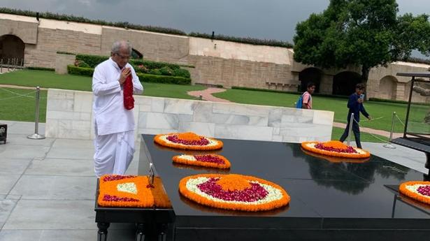 Veerendra Heggade visits Raj Ghat