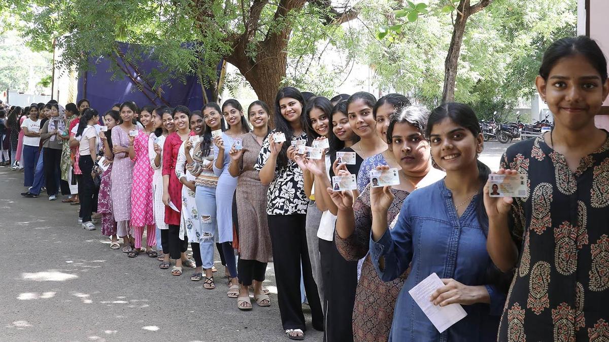 Except a few glitches, polling smooth in Bagalkot