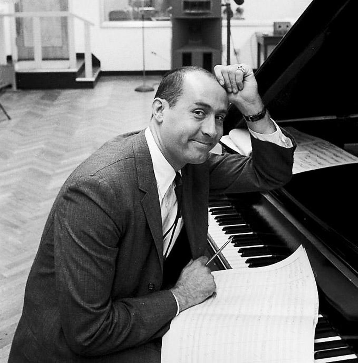 Compositor de cinema Henry Mancini (1924 – 1994), compositor e gênio por trás de 'The Pink Panther Theme'. 