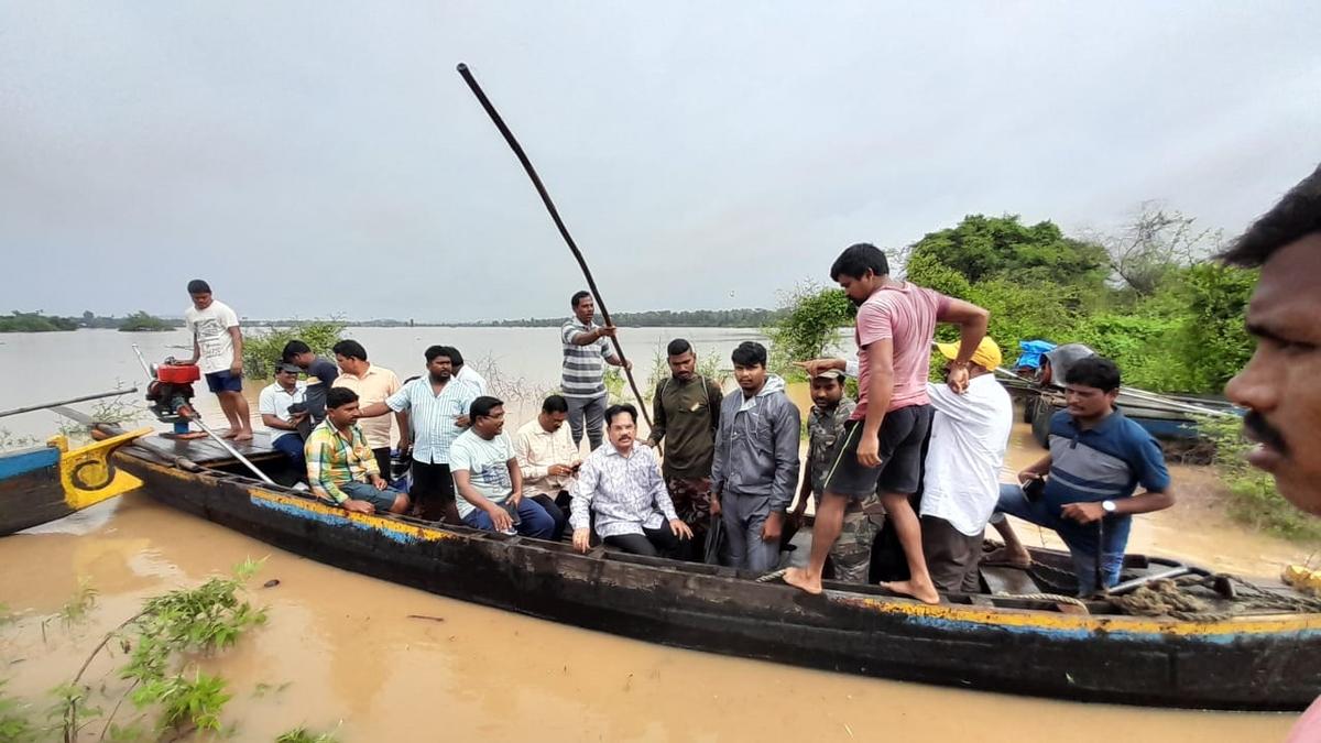 Delta to bear the burnt as Godavari flows beyond first flood warning level