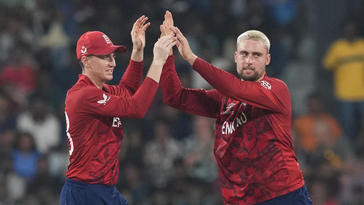 Afrika Selatan, Inggris memainkan kriket yang luar biasa