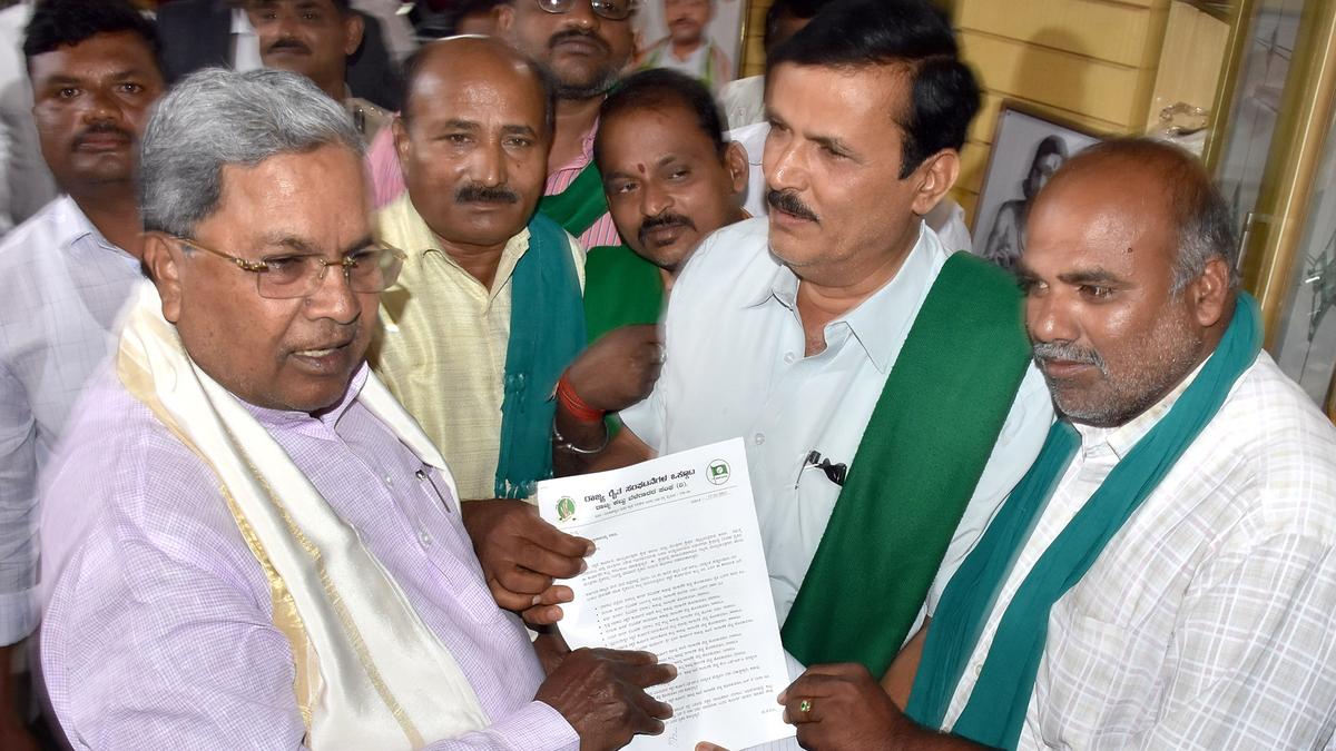 Farmers air their grievances before Siddaramaiah