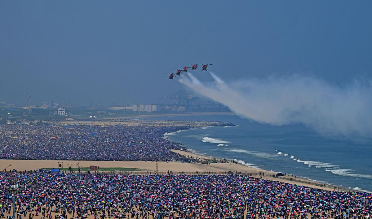 Chennai enthralled by the IAF Air Show at Marina after a gap of 21 years -  The Hindu