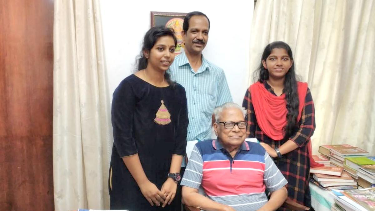 Steering through history: E.V. Arjunan remembers his time as driver with V.S. Achuthanandan