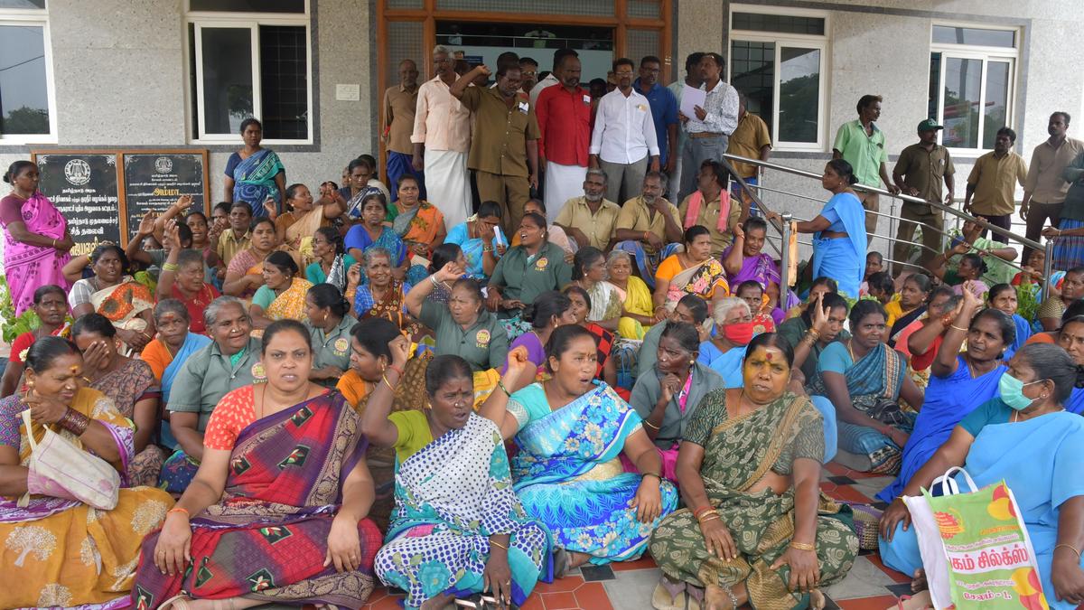 Salem Corporation conservancy workers protest against transfers