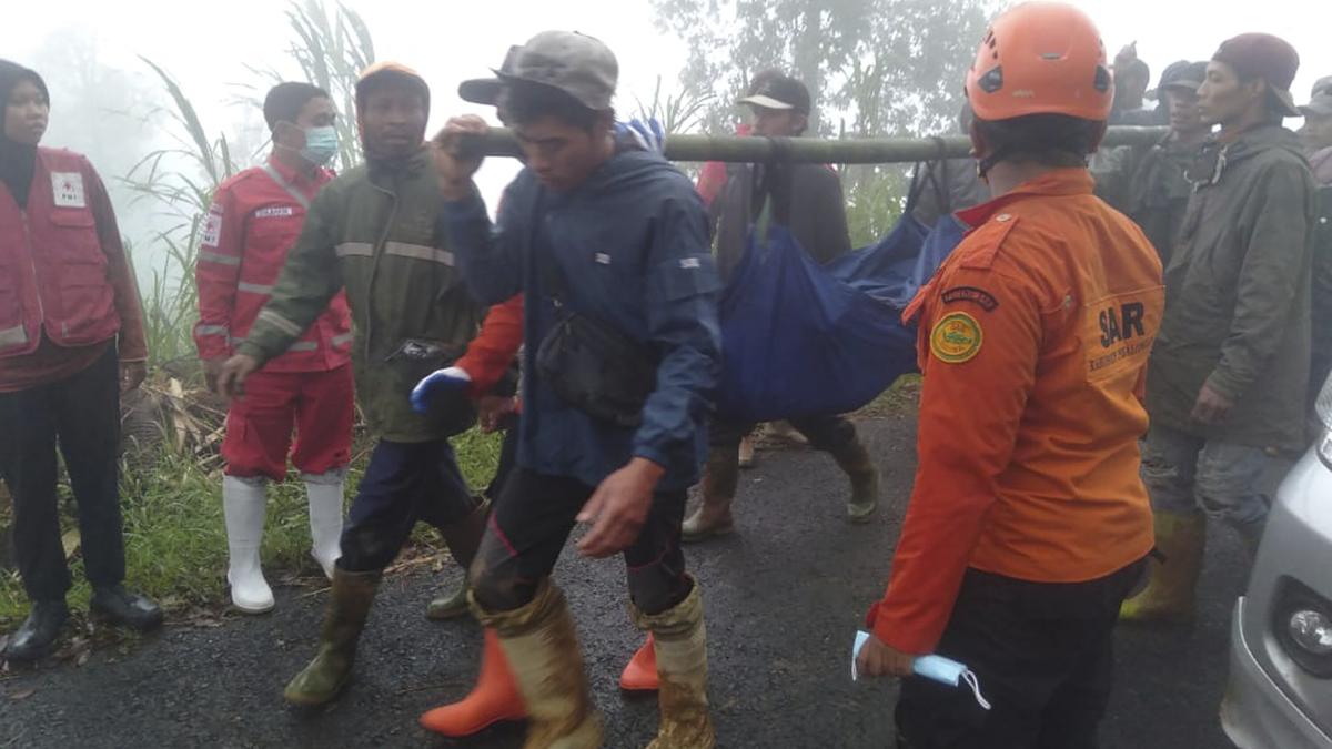 Landslides, flash floods on Indonesia's Java island leave 17 dead, 8 missing