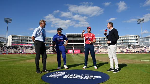 England vs India first ODI: India opts to field