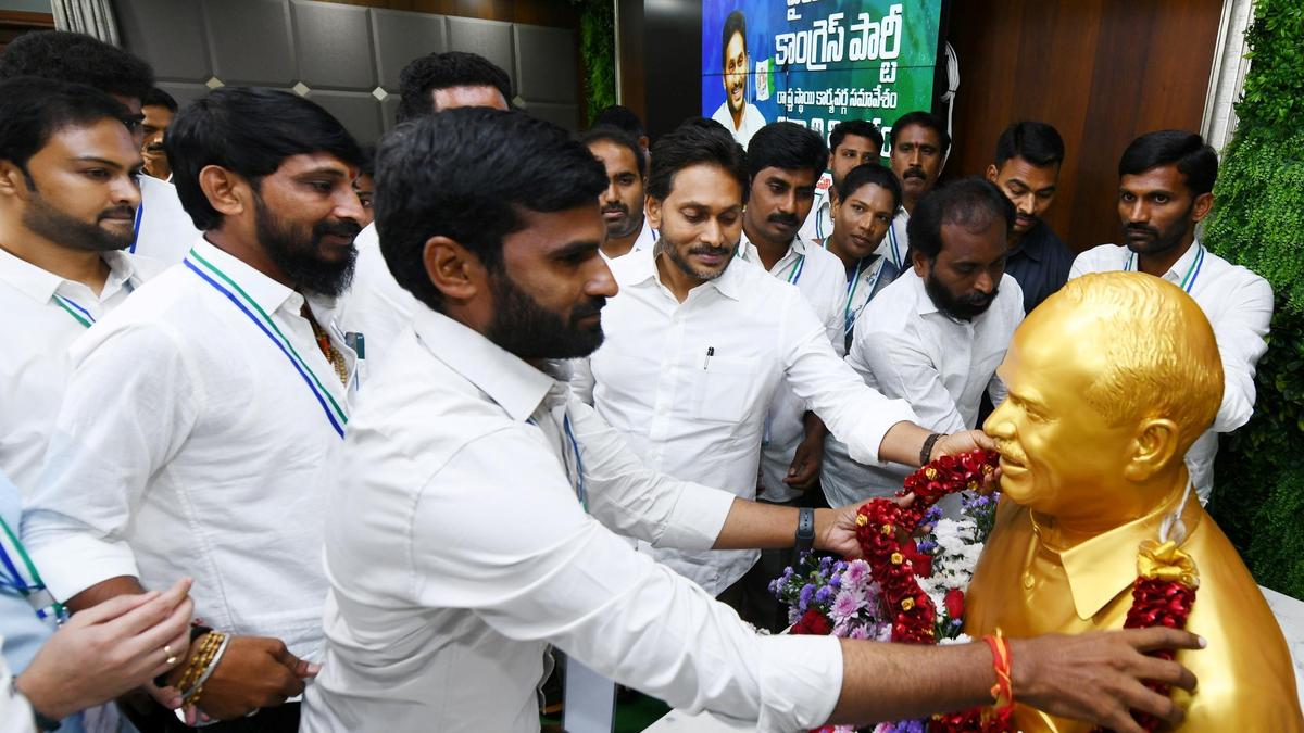 YSRCP president Jagan exhorts youth to bring about political transformation