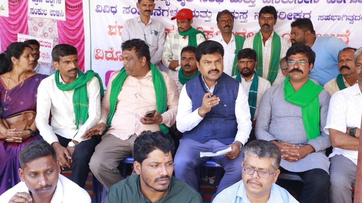 BJP MP B.Y. Raghavendra joins protest opposing Sharavathi Pumped Storage Project in Sagar