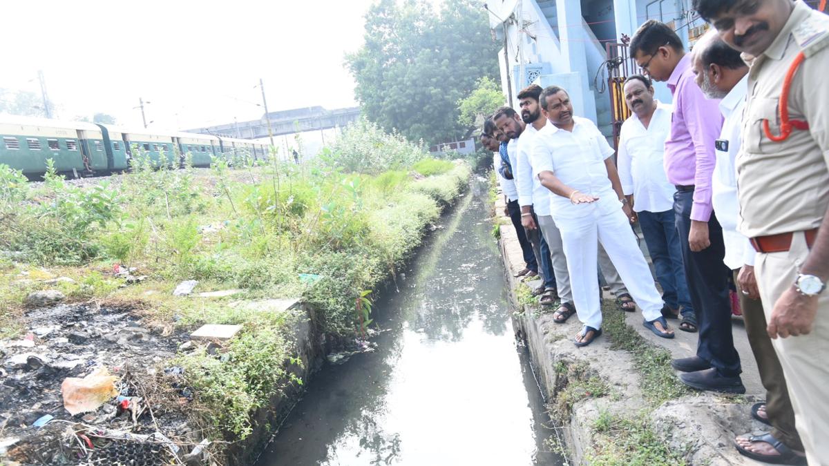 Boy dies after falling into open drain in Vijayawada, body retrieved