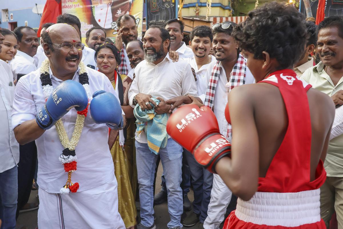 As polling day draws near, political parties brave the heat and step up their campaign across Chennai