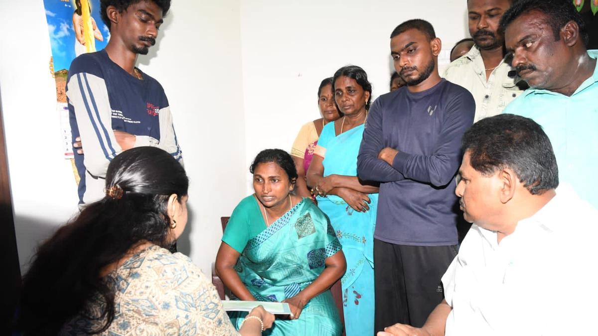 Kanimozhi hands over T.N. govt’s cheque of ₹1 crore to family of murdered VAO in Thoothukudi district