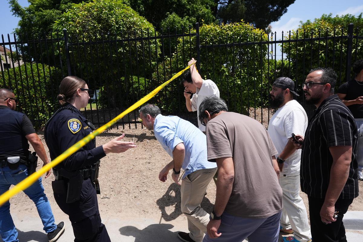 Two suspects in shooting at San Diego mosque dead, police source says