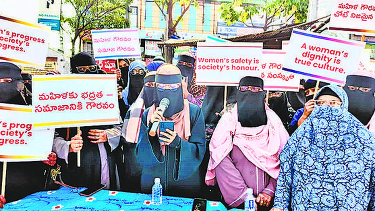 Hijab row: Jamaat-e-Islami Hind’s women’s wing holds protest demanding Bihar CM Nitish Kumar’s ouster