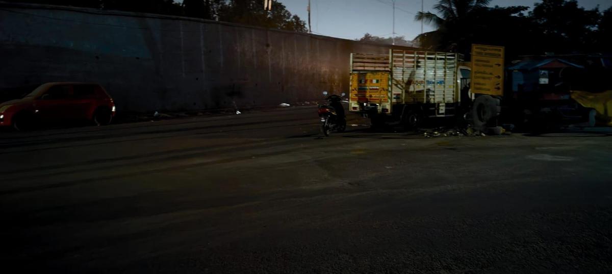 The intersection of Old Trunk Road and the road leading to the Pallavaram railway station remains poorly illuminated at night. 