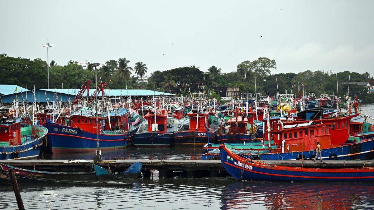 Fishermen warned against venturing into sea