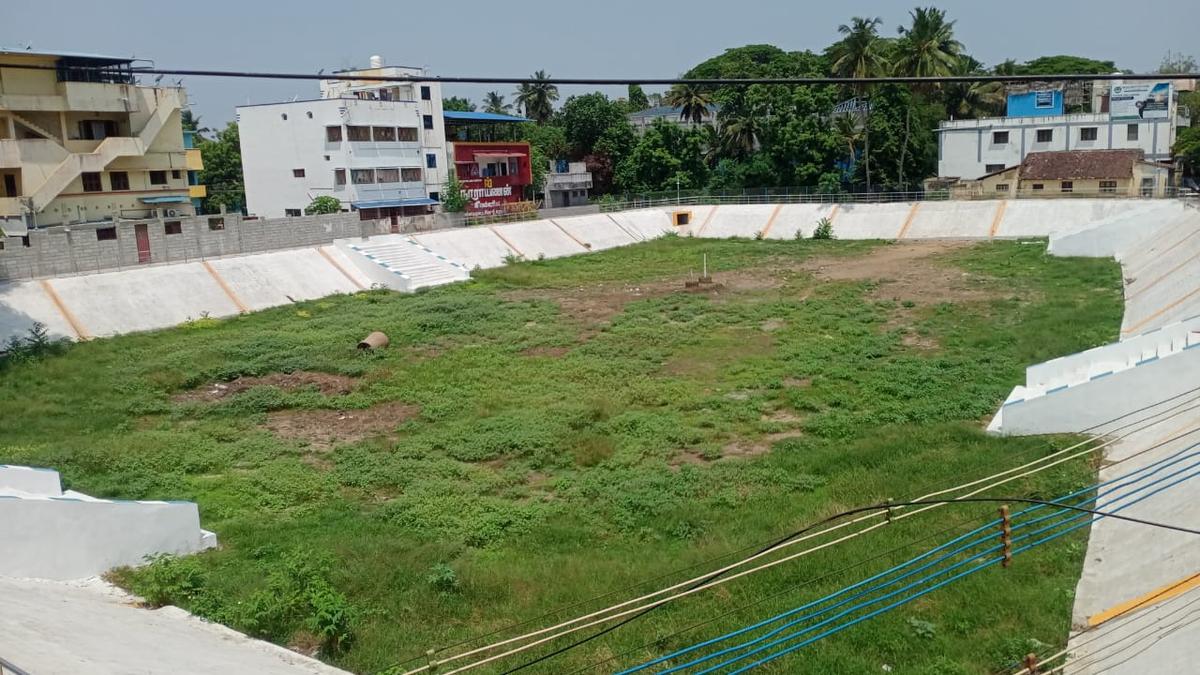 Pump borewell water into the renovated ponds, say activists in Mayiladuthurai