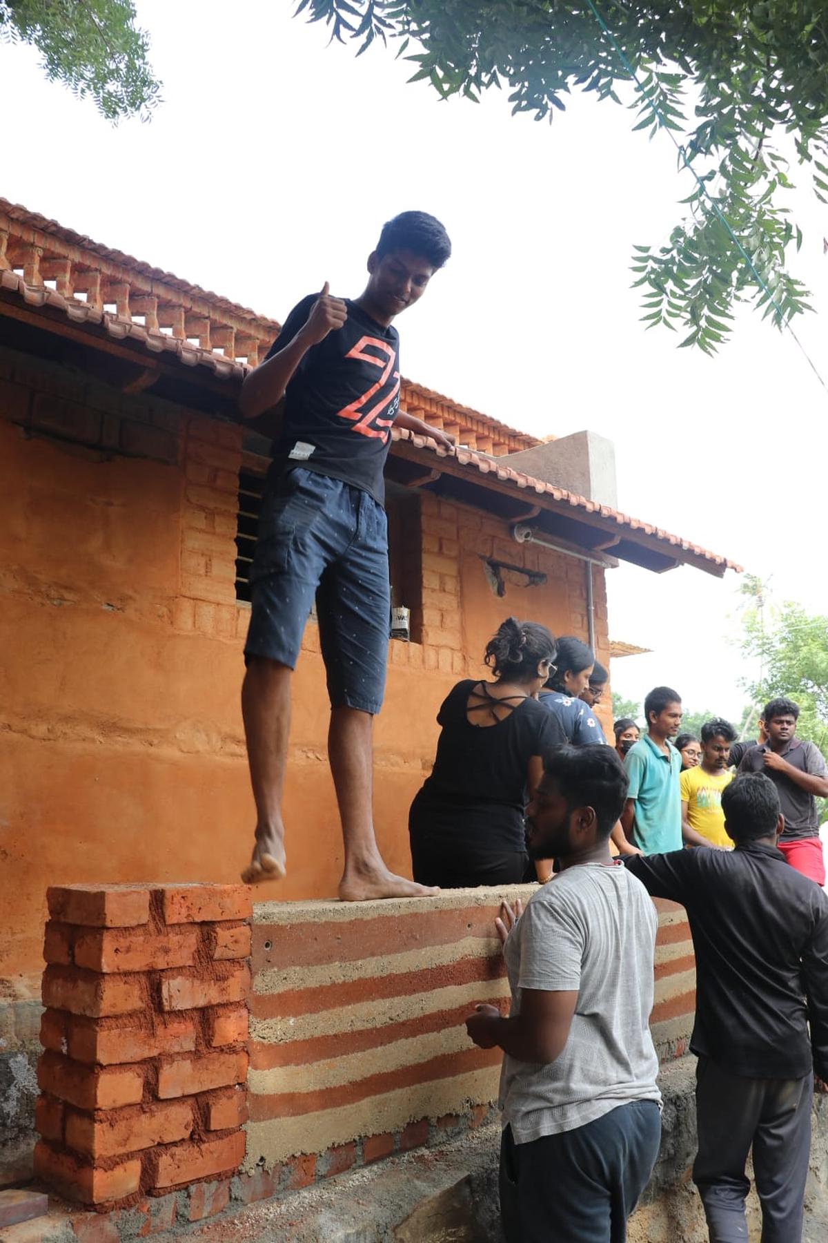 Students try out building techniques on site at the Thalakudi house.