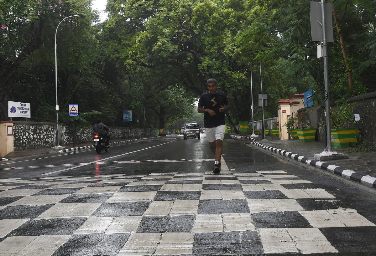 A runner at the health wall in besant Nagar 