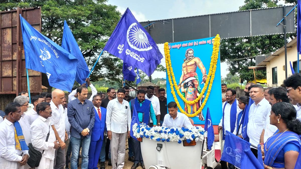 Mahisha Dasara procession passes off peacefully in Udupi