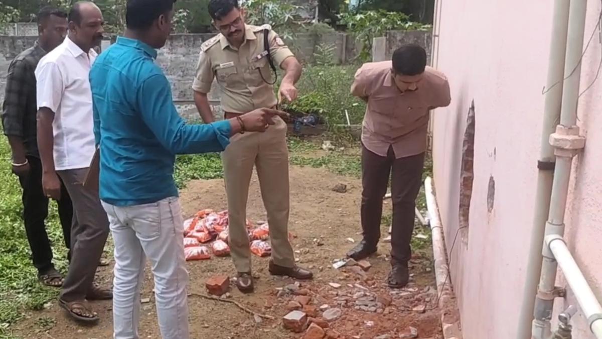 Thieves drill hole in the wall of pawn broker shop and steal jewellery in Sivaganga district