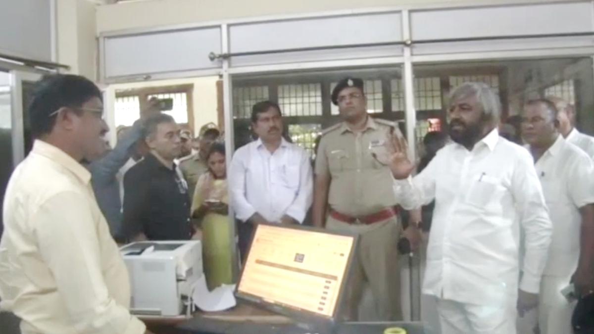 Minister pulls up officials at Bidar registration office after complaints of massive corruption come from citizens