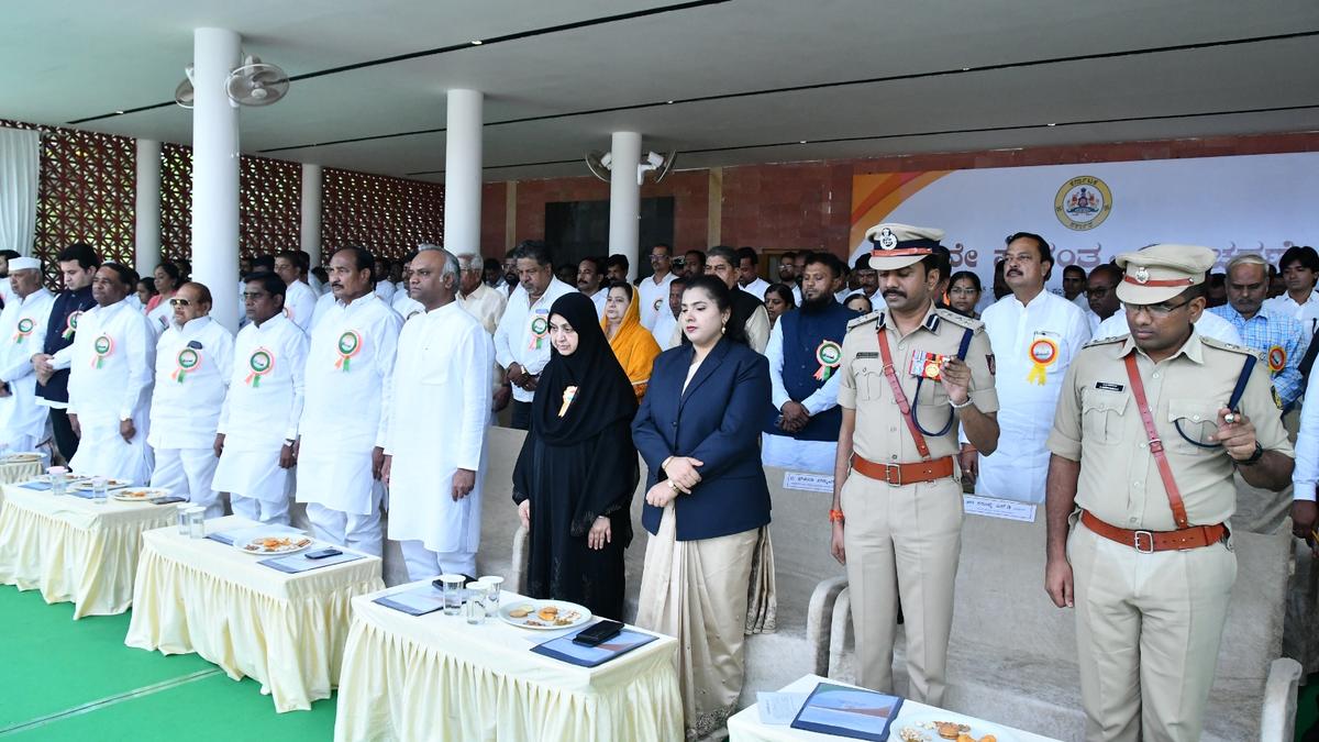 I-Day celebrations in Kalaburagi cut short amid mourning for Sharanabasavappa Appa