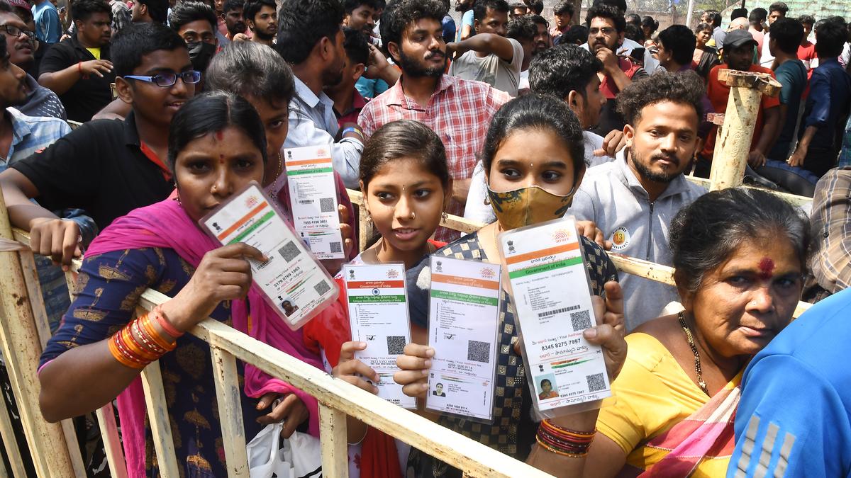 Aadhaar not mandatory for voting, Election Commission tells TMC delegation