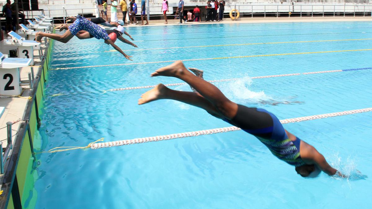 Mangaluru girl wins gold in south zone aqua championship 2022