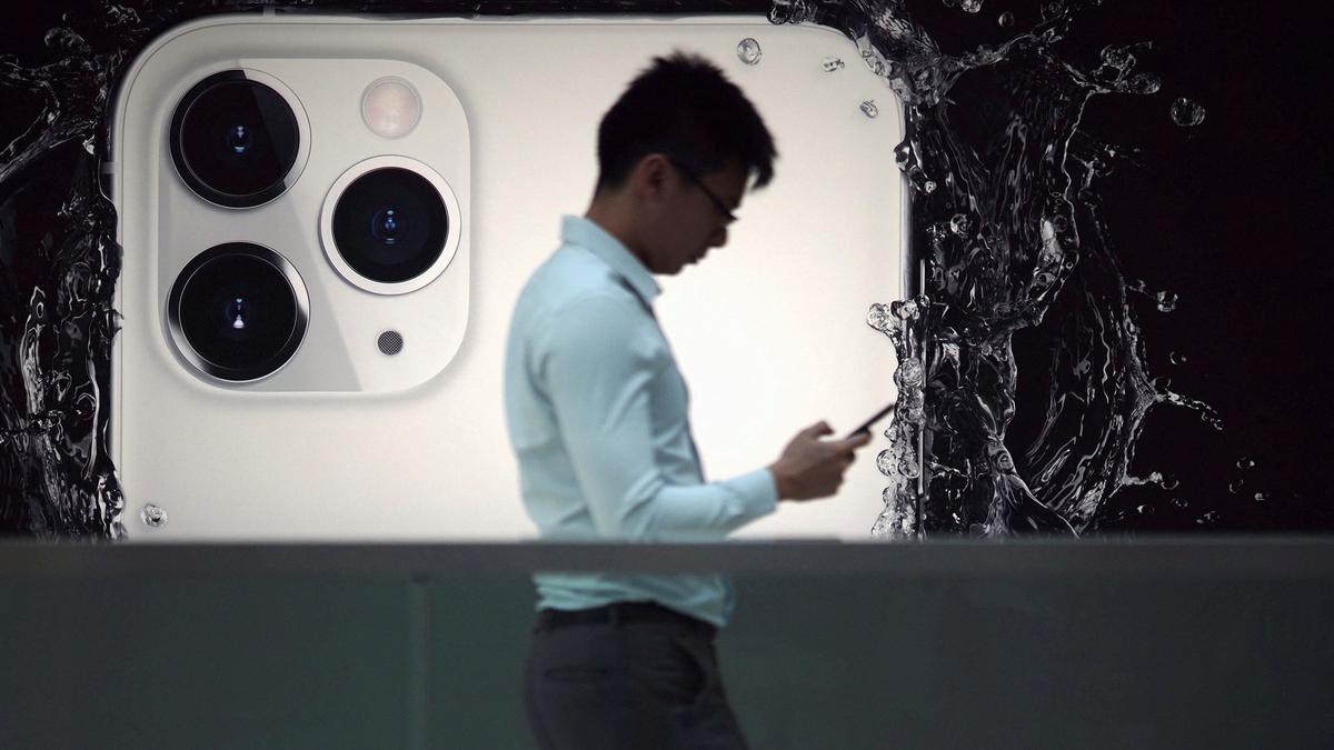 Apple drops plan to boost iPhone production as demand falters