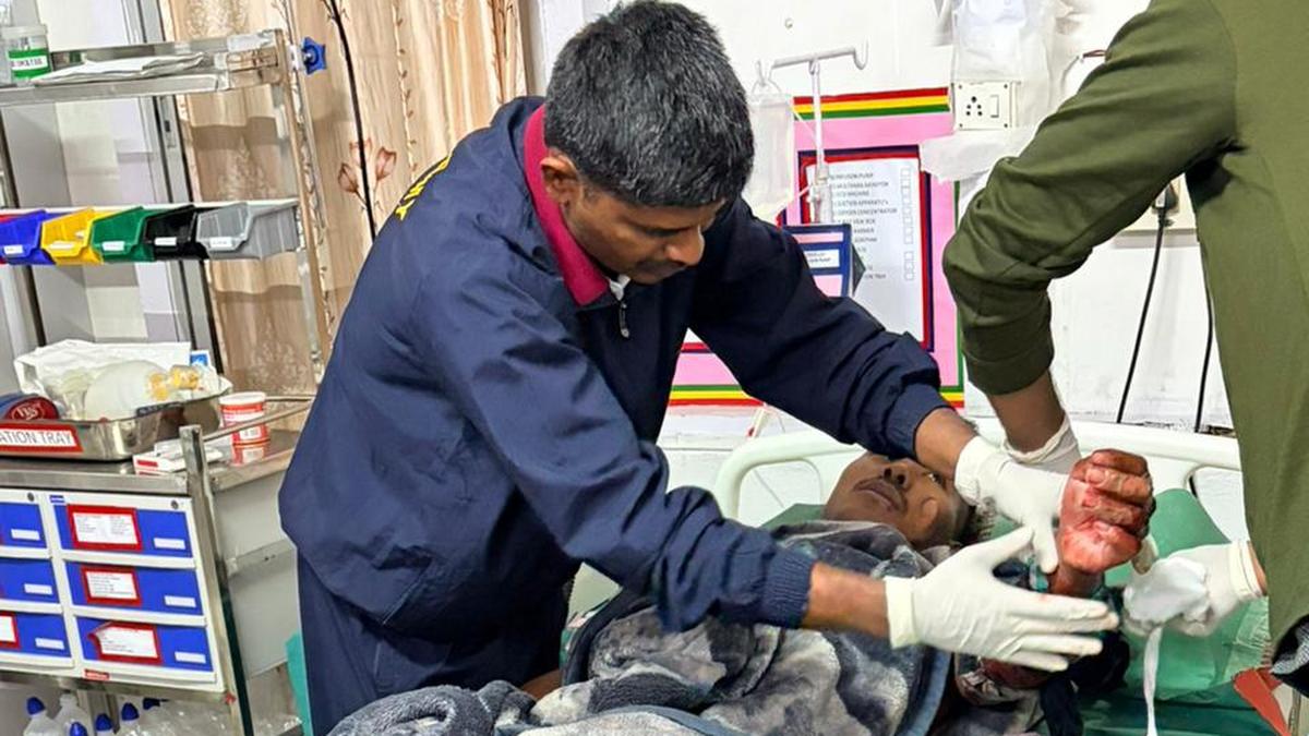 असम पुलिस कैंप पर उल्फा (आई) ने हमला किया, चार घायल असम पुलिस कैंप पर उल्फा (आई) ने हमला किया, चार घायल