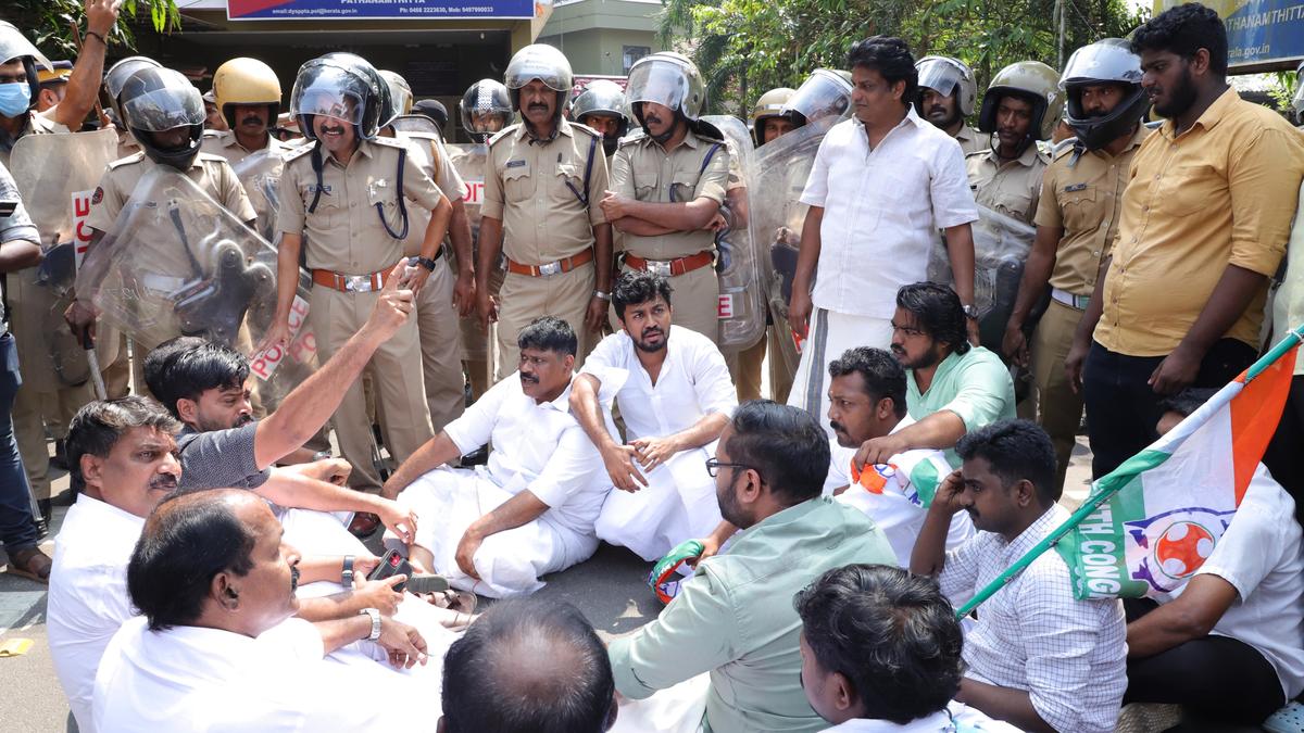 Unprovoked police baton charge on family triggers public outcry