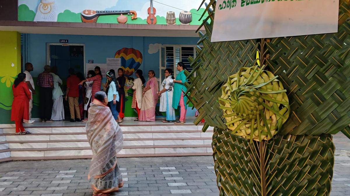 केरल स्थानीय निकाय चुनाव: सात जिलों में पहले चरण के लिए मतदान जारी
