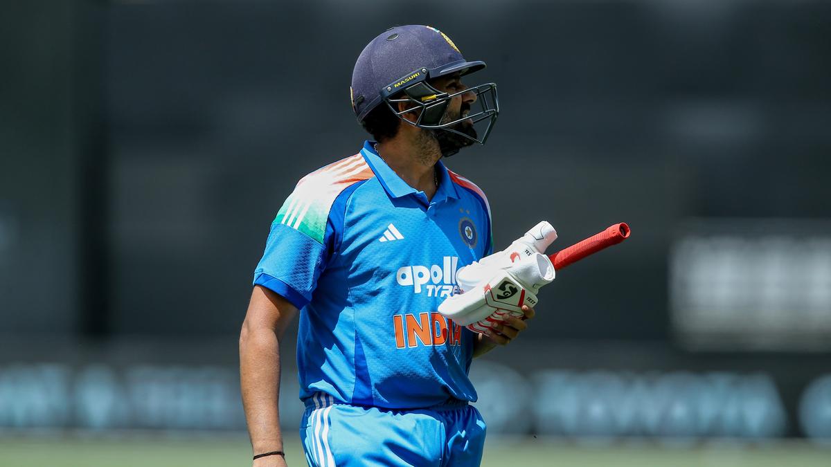 Kohli, Rohit fail to fire; India reduced to 25/3 as rain interrupts 1st ODI against Australia