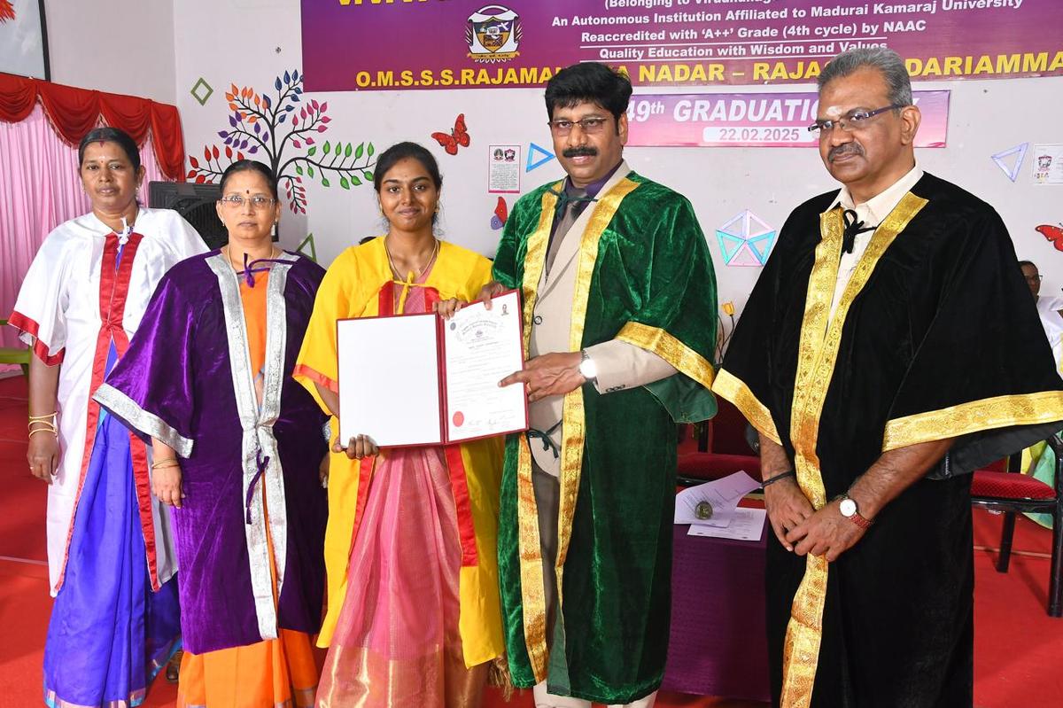 Graduation Day being held at V.V. Vanniaperumal College for Women, Virudhunagar.