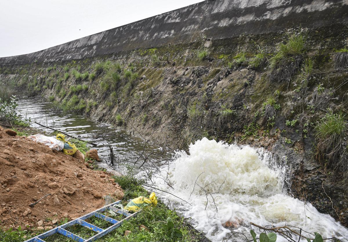 The breach that occurred in the flood carrier channel dug to take surplus water by linking Tamirabharani – Karumeniyar - Nambiya  at  Thediyoor near Palayamkottai on Thursday.