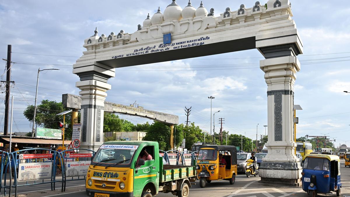 Plea to remove or widen arch near MGR bus stand at Mattuthavani