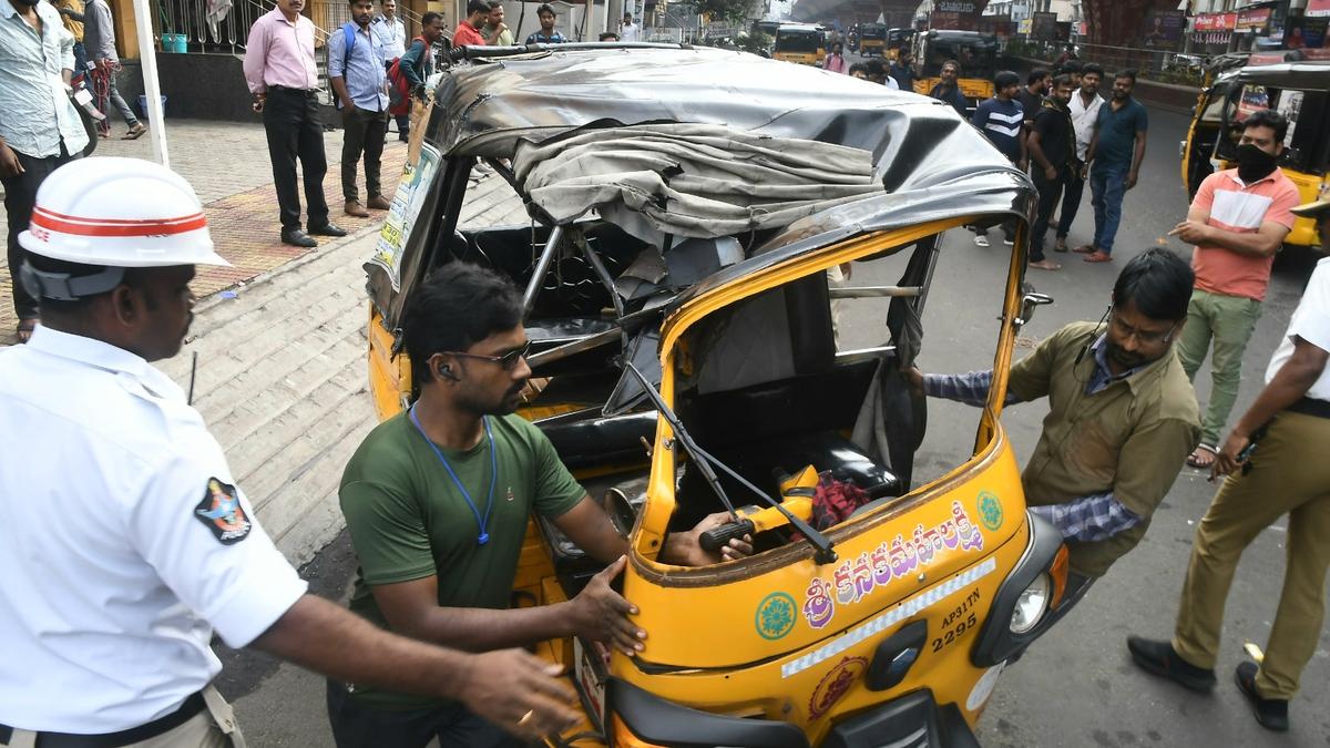 Eight school students injured in an autorickshaw-lorry collision in Visakhapatnam