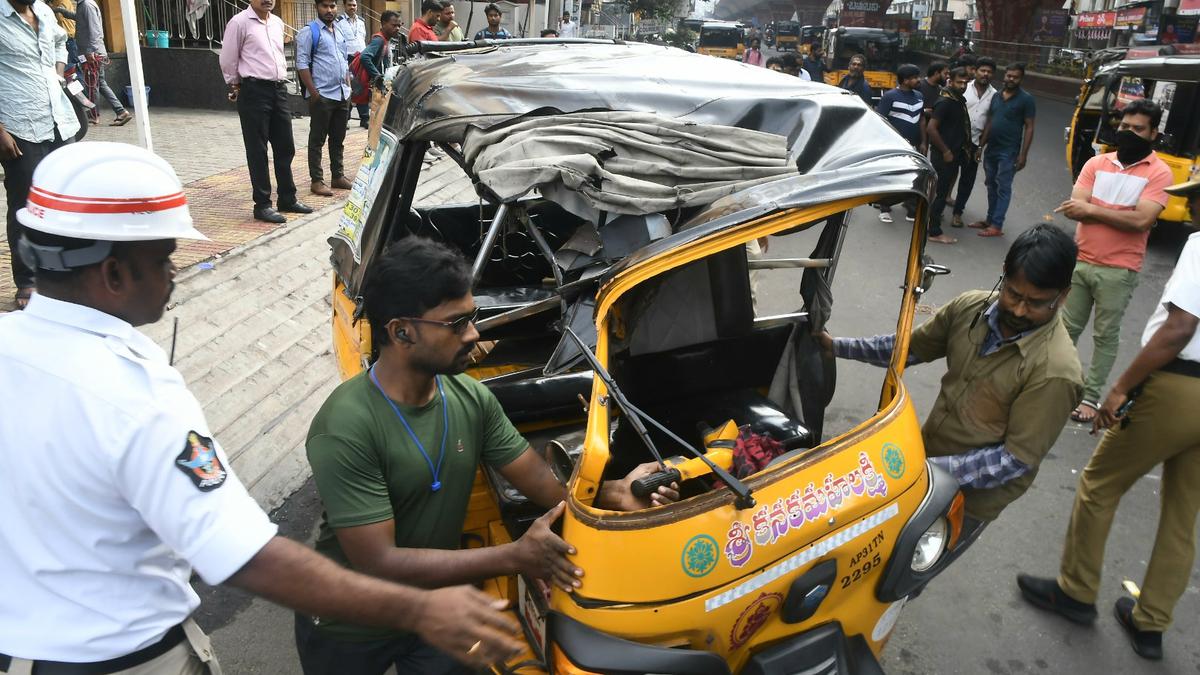 Eight school students injured in an autorickshaw-lorry collision in Visakhapatnam