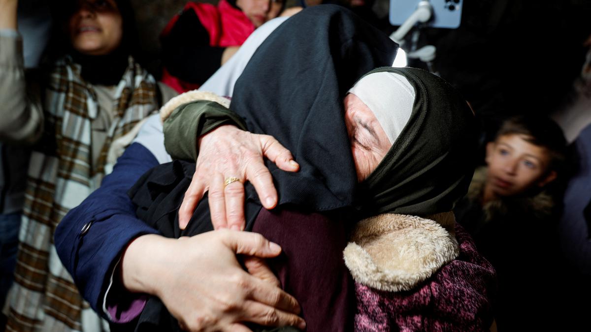 Palestinian families rejoice over release of minor, women from Israeli prisons amid ceasefire