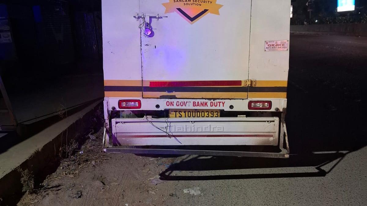 CMS van driver flees with ₹60 lakh cash in Gachibowli