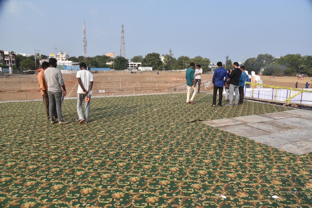 Andhra Pradesh: Over 1 lakh people likely to attend Rayalaseema Garjana in Kurnool on Monday