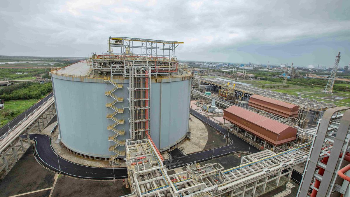 Petronet LNG Q4 profit jumps on favourable gas prices; plans seven new storage tanks