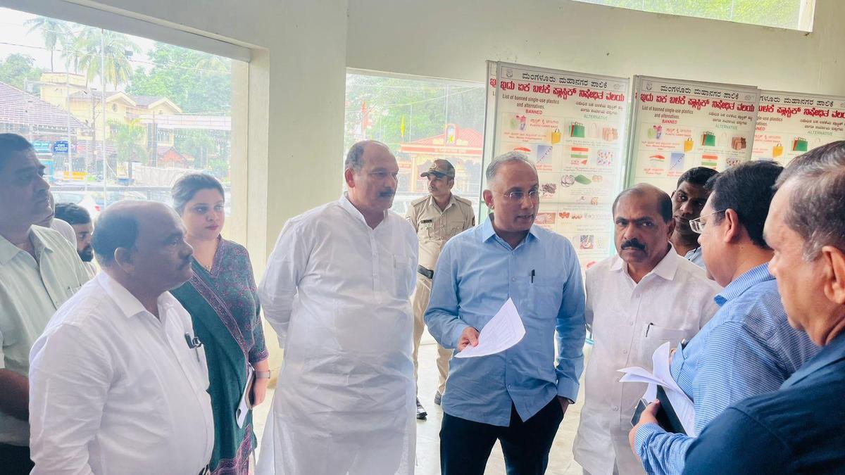 Minister asks MCC to make changes inside Urwa Market building to enable traders to occupy stalls