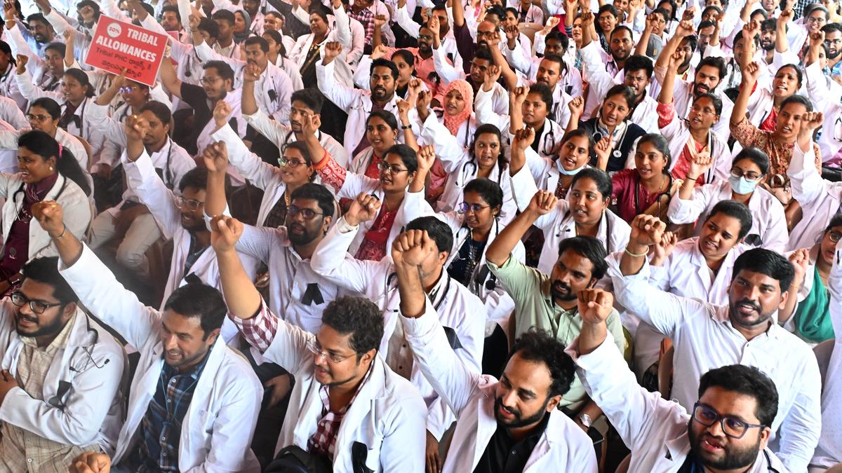 Govt. doctors in Andhra Pradesh insist on withdrawal of G.O. 85