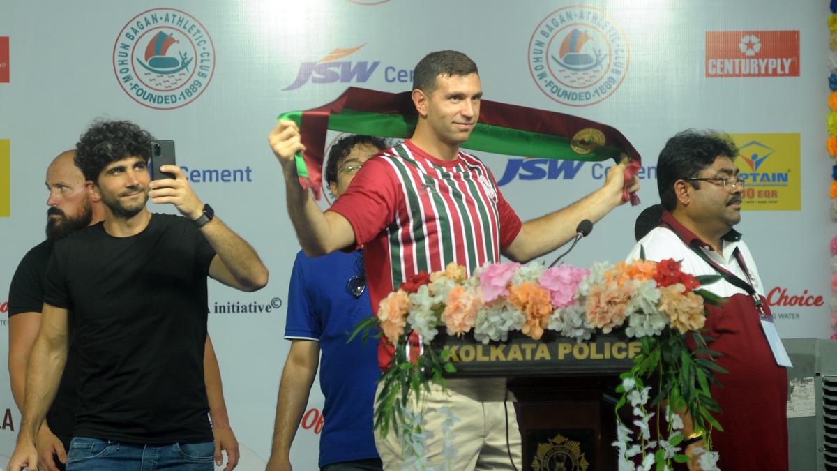 Argentine World Cup winner Emiliano Martinez gets a grand reception in Kolkata