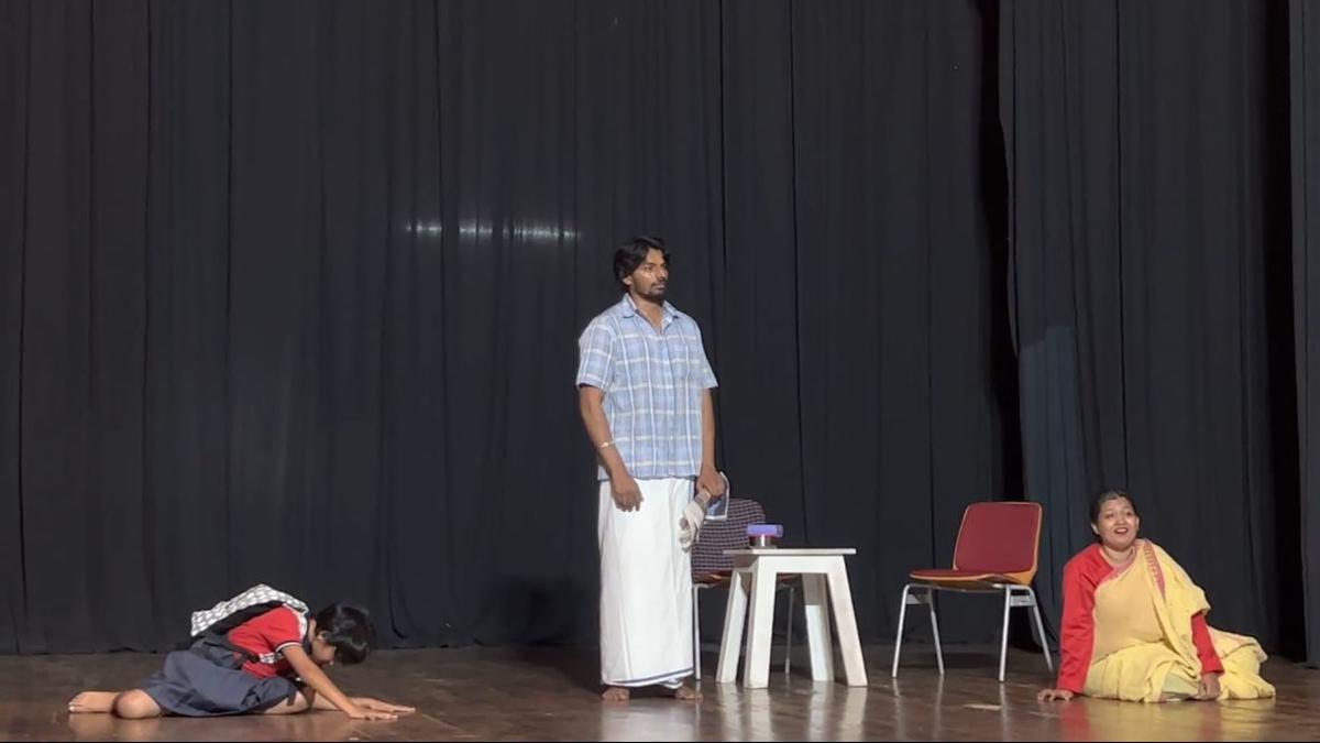 विकी कुद्रेमुख द्वारा निर्देशित लघु नाटक 