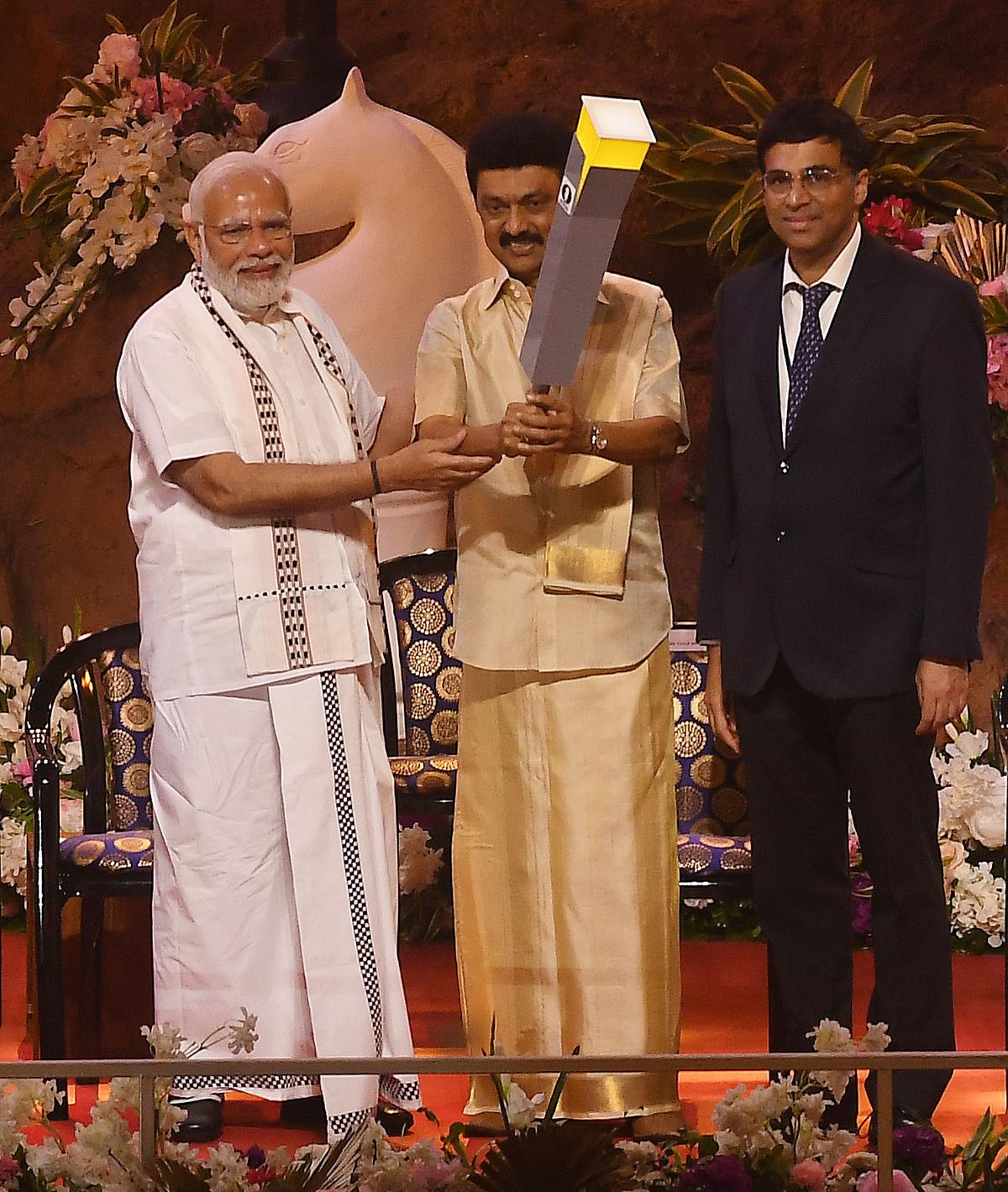 PM Narendra Modi, CM of Tamil Nadu M.K. Stalin, and Viswanathan Anand with the torch at the inauguration ceremony of the 44th Chess Olympiad in Chennai.
Photo : Bijoy Ghosh