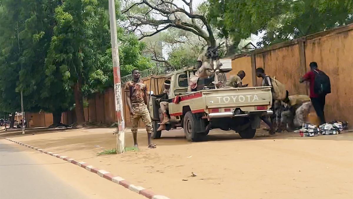 Soldiers declare Niger general as head of state after he led a coup and detained the President